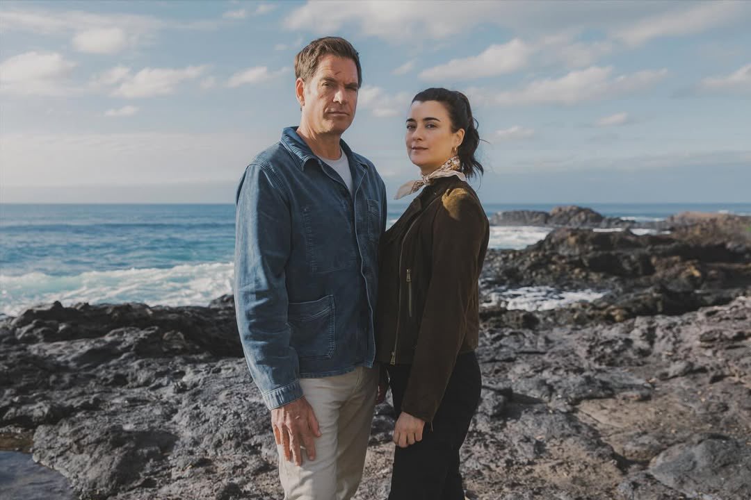 NCISTivaFans's tweet image. “DON'T MISS THE SEASON FINALE OF
TONY&ZIVA THIS THURSDAY ON @paramountplus! Watch me give 'mean lady' a bit of attitude - Sophie ain't too keen ;) Loved working with every single one of you beautiful talented people. What a trip - Long live #tonyandziva”
📸: lararossi…