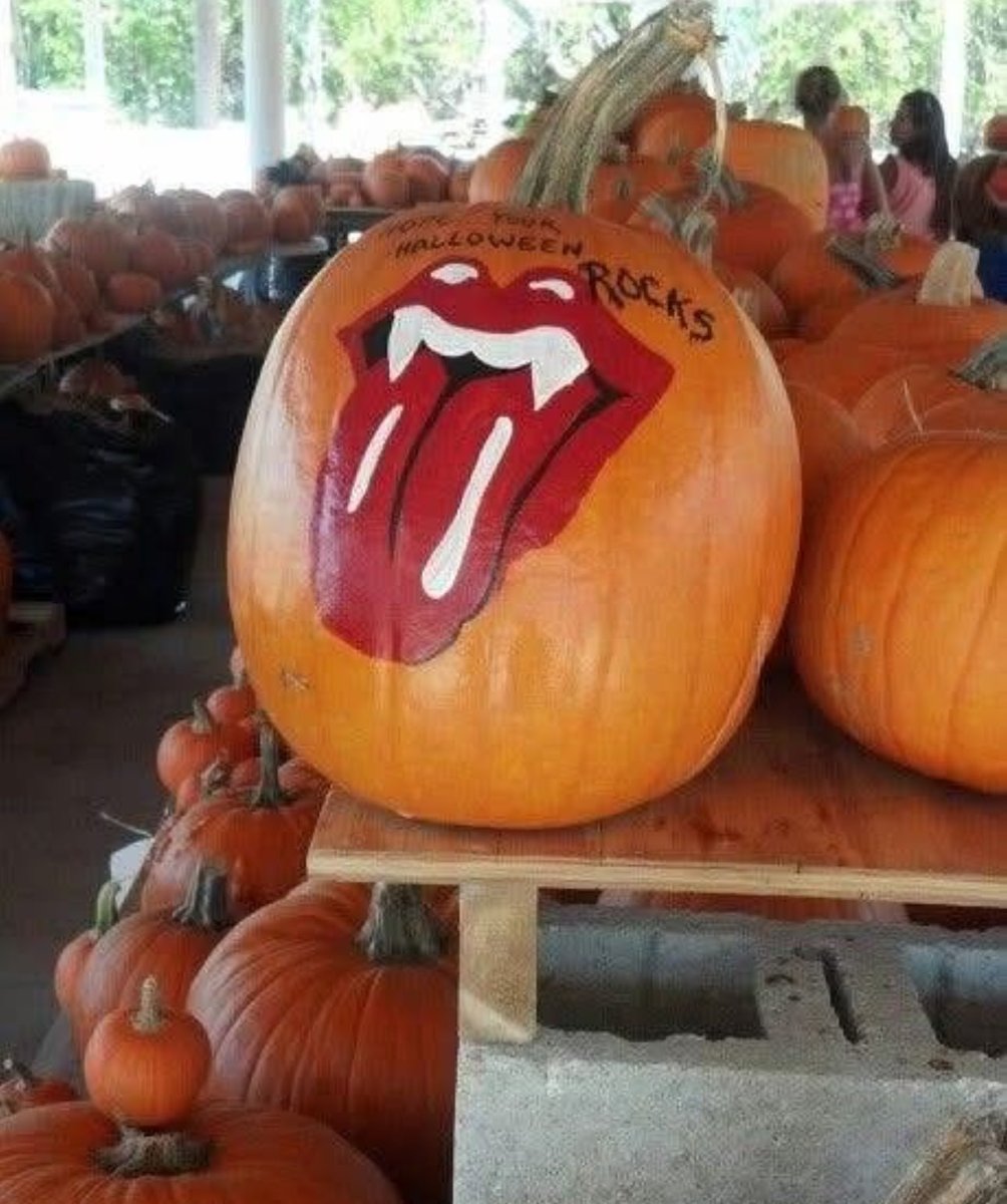 It’s that time of the year #Halloween 🎃🎼🎼💎