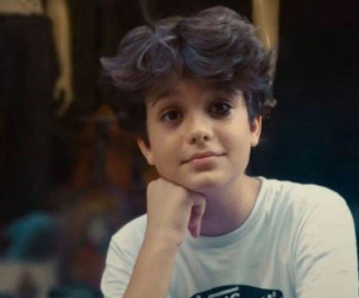 #MattiaAhmetMinguzzi
ey çocuk, sen bakma seni vuranların çocuk göründüğüne karanlıktan beslenenler…
elbet aydınlığa geçeceğiz