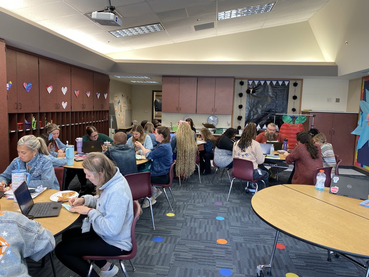 MrsSarahHenry's tweet photo. This afternoon, I facilitated Faculty PD around tier 1 Instruction &amp; deeper PLC work at Snacks Crossing ES in MSD Pike. 

#AlignYourArrows #PLC @PikeSchools https://t.co/Qv3ntDtdIP
