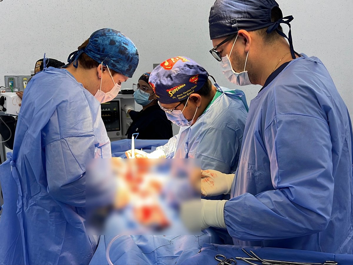 HGDuranMSP's tweet photo. Nuestro equipo de Cirugía General realizó con éxito la extracción de un tumor de colon mediante colostomía. ✅

Gracias a la excelente capacidad resolutiva de nuestro equipo médico, se logró atender oportunamente esta cuadro emergente. 👏🏼

#ElNuevoEcuador https://t.co/HcEEKDSPYF