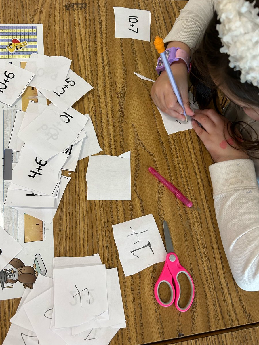Ms_DGroh's tweet image. Today we worked on math facts with Bluey! 🐶 Students used their favorite math strategy to find the sum and create flash cards they can take home and practice. 👩🏫👨🏫At home, students get to be a teacher and teach their siblings and parents some math facts 🧠 #firstgrademath