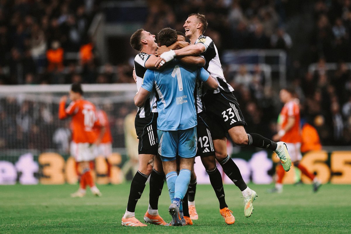 NUFCBlogcouk's tweet photo. Picture of the night! 😍

#NUFC #UCL https://t.co/f17lavdAIq