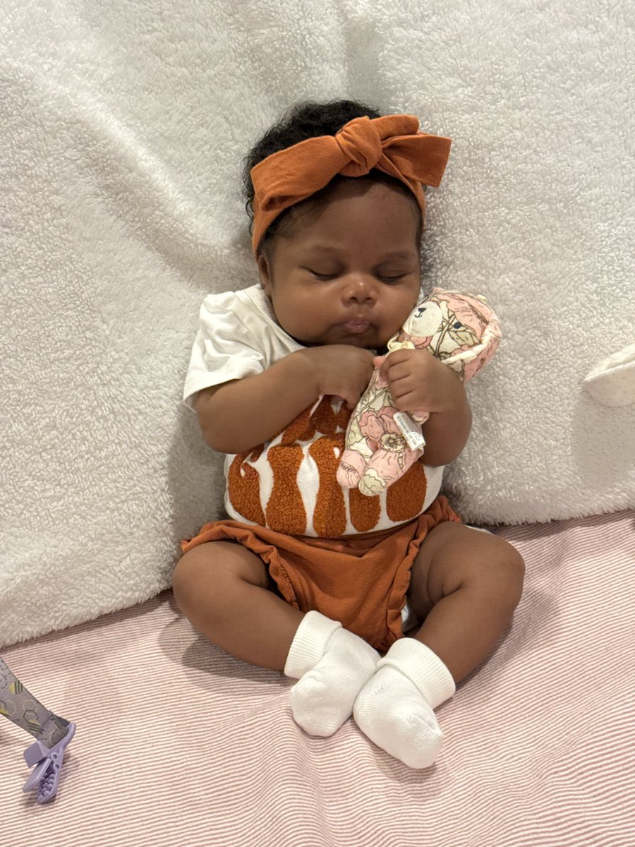 gave my baby a mini photoshoot before she outgrew her clothes 🥹😍😍😍