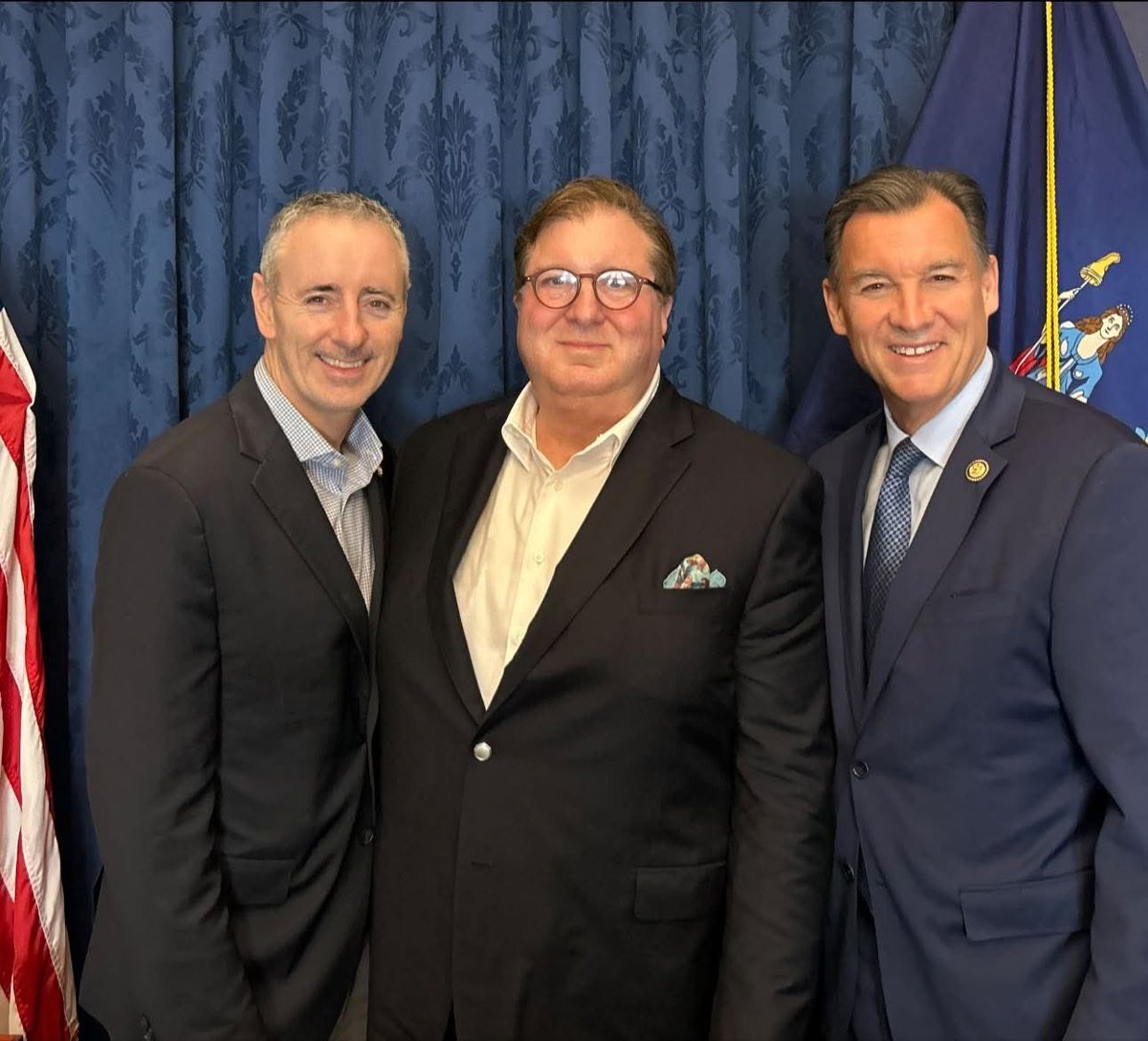RepBrianFitz's tweet image. America is a nation of laws and a nation of immigrants. Not one or the other—both. These principles define our story and shape our responsibility to the future. Meeting that responsibility requires leadership, not gridlock.

For too long, Washington has chosen division over…