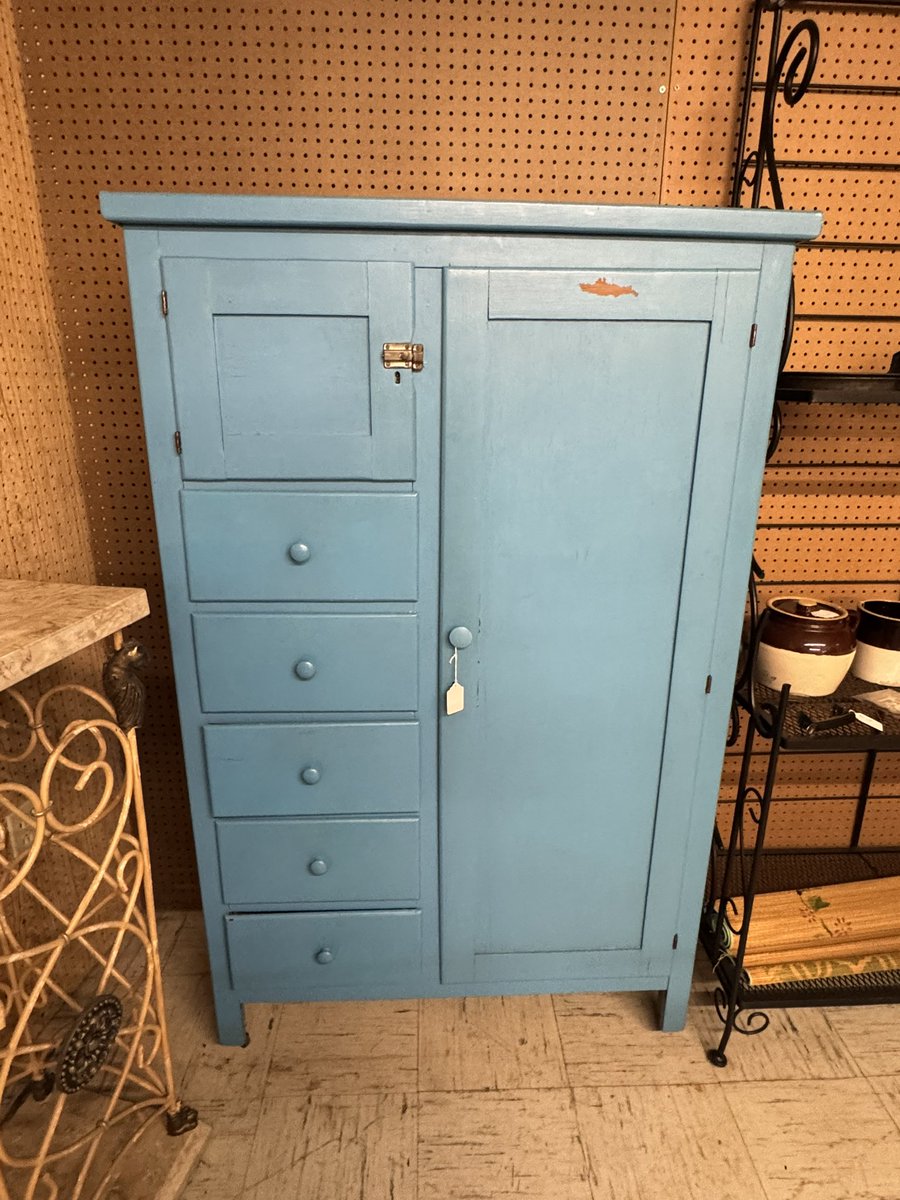 Rosehaven_Comic's tweet image. ✨My latest upcycle project! 😍🌻💚🪻🌙🌸 turned this thrifted late 19th century wardrobe into the baking cabinet of my dreams!✨ #upcycle #repurpose #painting