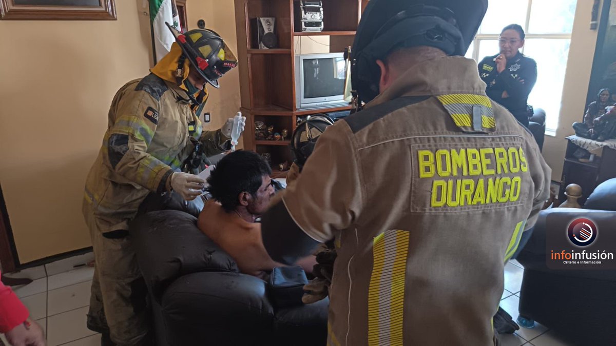 InfoInfusionDgo's tweet image. 🚨|| Pintor recibe descarga eléctrica de 13 mil volts en el Centro de #Durango @DurangoPC
Luis “N”, de 43 años, sufrió quemaduras en más del 30% del cuerpo mientras trabajaba en el segundo piso de una vivienda.
🔗tinyurl.com/zyy4b4fe