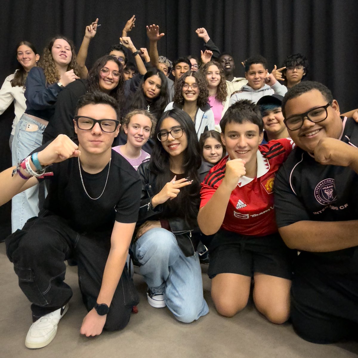 @aquitamensefala é candidata aos Premios da Industria Musical de Galicia!!!!! ‼️🚨🚨

Propostos por un xurado profesional como candidatos ao Mellor Proxecto de Comunicación! 

E xunto ás compañeiras do Atlantic Pride e as do Resurrection!! Ollo, eh… un instituto! (Rafael Dieste)