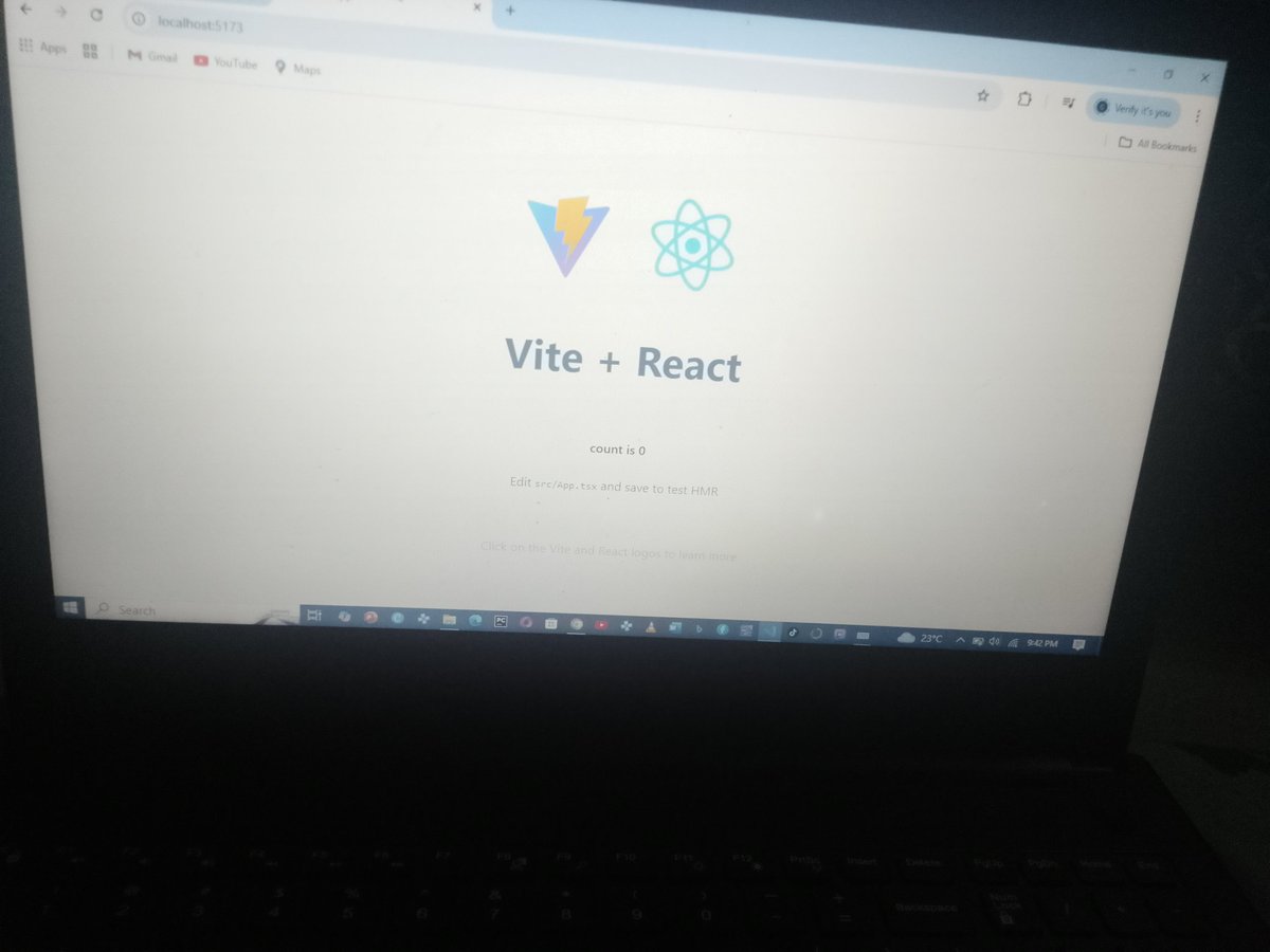 tech_with_chizi's tweet image. Day 21 of #100DaysOfCode
Today I officially started my React journey ⚛️. Excited to learn how components, props, and states come together to build dynamic web apps! 🚀💻