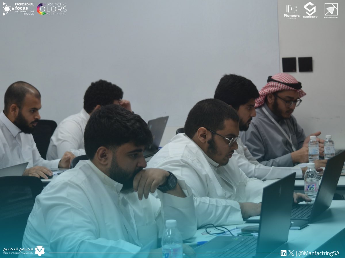 انطلاقة معسكر مقدمة في تصميم الـ PCB في يومه الأول 🎬
حيث تعرف الحضور على الدوائر الالكترونية والرسم التخطيطي 

#قبل_التيار | #مجتمع_التصنيع