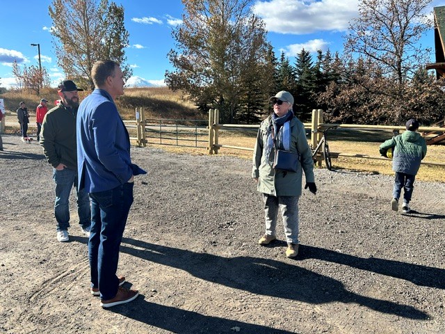 Today, the Forever Canadian Unity Bus made a stop in Cochrane during the final week of their province-wide campaign. It was a pleasure to meet with Thomas Lukaszuk and local organizers who are working tirelessly to keep Alberta united within Canada.

The campaign has officially