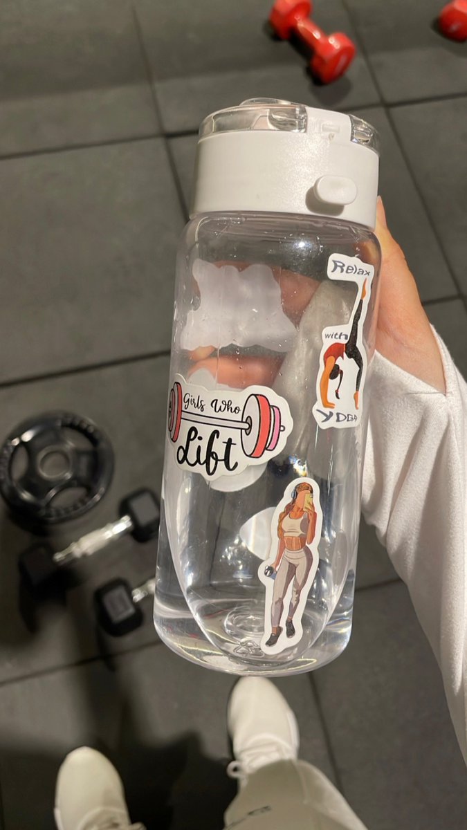 896Same's tweet photo. 💉🥼🏋🏻‍♂️🤍 https://t.co/3cyBGcJyLD
