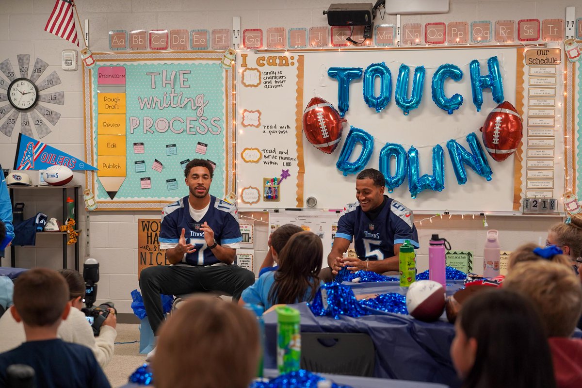 RobCoSchools's tweet image. CES students brought the Titans to school!

Mrs. Brown’s 2nd graders earned a visit from Chimere Dike &amp;amp; Elic Ayomanor through the Take A Titan To School program.

Students enjoyed games, merch, and a fun Q&amp;amp;A with the players!

#WeAreRCSTN