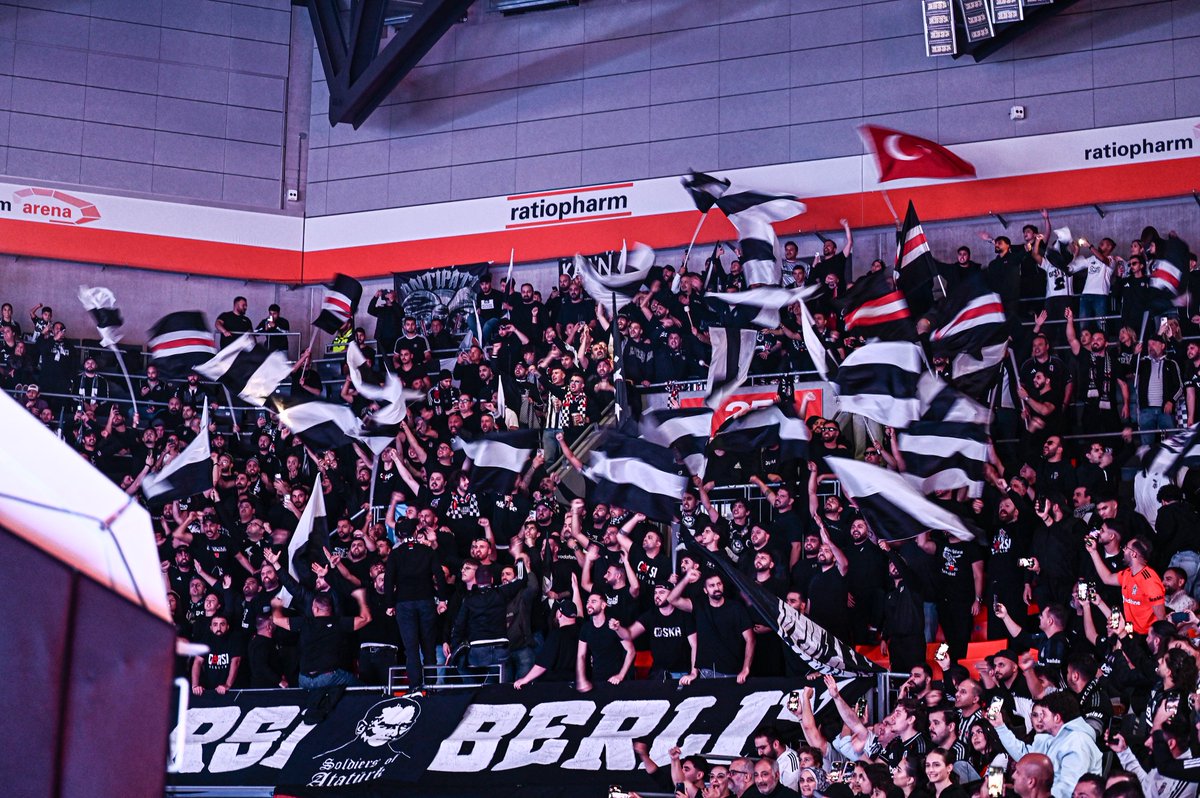 Akatlar'da, Almanya'da, dünyanın her yerinde. 🏁
Büyük Beşiktaş Taraftarı &gt;