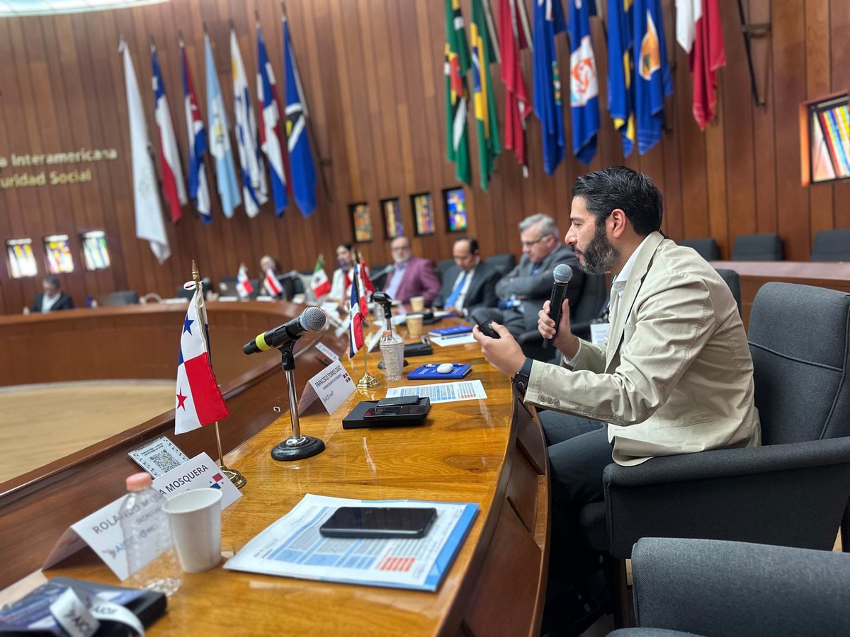 SipenRD's tweet image. En el segundo día del #XIIEncuentroAIOS nuestro Superintendente, Francisco A. Torres, compartió los acontecimientos recientes en pensiones en la República Dominicana con los países miembros de AIOS.

📍Ciudad de México