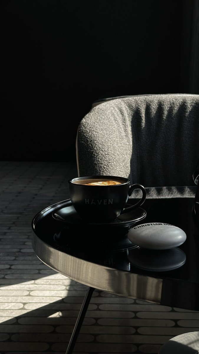 السرور اللي يجي والسرور اللي يروح
انت سبّة روحته .. وانت سبة جيّته