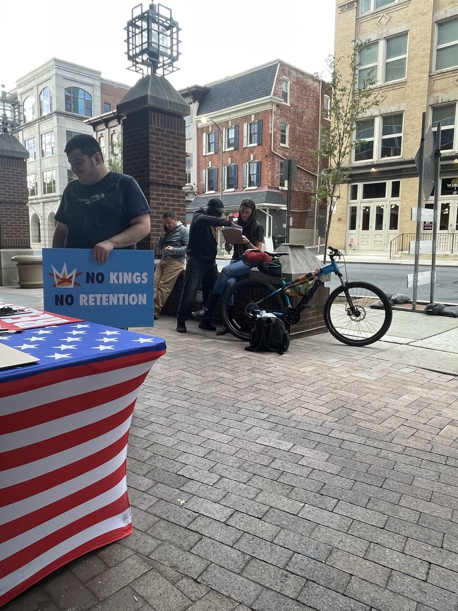 Setting up outside of voting locations is something every Republican Party 

should be doing across Pennsylvania’s 67 counties. 

We were out for 8 hours today. 

📍Lancaster County, PA