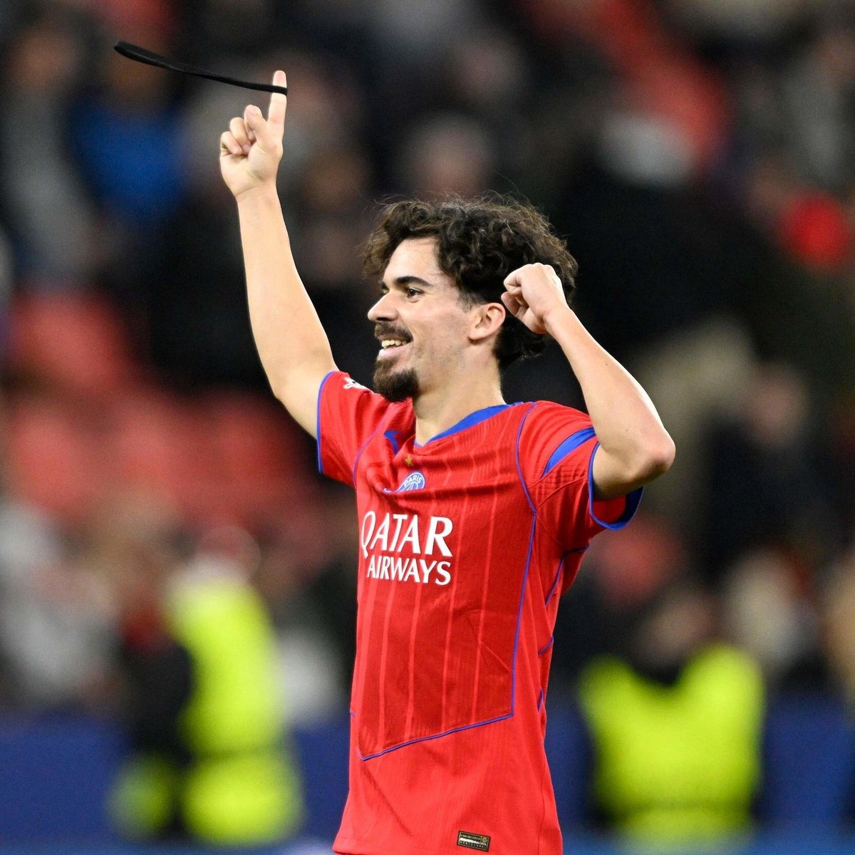 🇵🇹 Vitinha vs Top 7 League Midfielders, per 90

🥇 Touches – 1st
🥇 Passes completed – 1st
🥇 Short passes completed – 1st
🥇 Progressive passes completed – 1st
🥇 Accurate passes to final third – 1st
🥇 Through passes completed – 1st
🥇 Progressive actions – 1st

👉