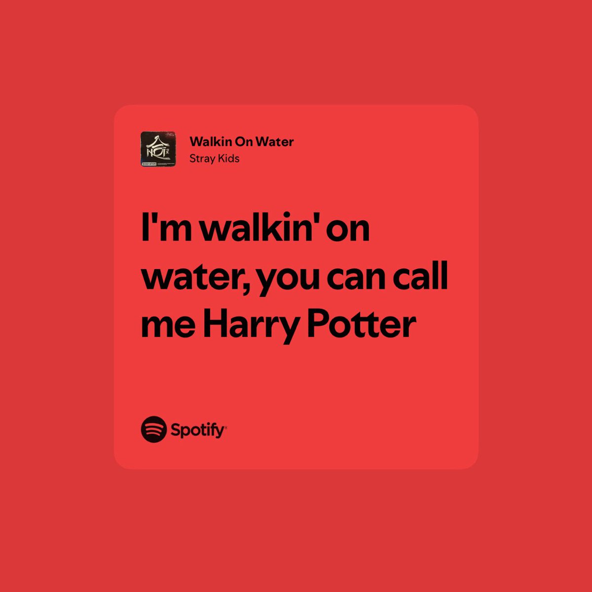 los que están peleando por el skzcode… ¿seguimos al mismo grupo? infinidad de veces skz ha hecho referencias a harry potter como para que se vengan a dar de ofendidos a estas alturas, LO NOMBRAN HASTA ES UNA CANCIÓN!! Por eso abro hilo de momentos iconic de skz potterheads🧵⚡️
