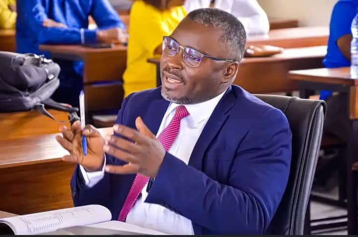 Pr une opposition républicaine forte et une A.N véritablema au service du peuple, j’ai décidé de présenter ma candidature au poste de Rapporteur adjoint du Bureau de l’A.N.
Ensemble, défendons la Rép avec courage, vérité et patriotisme ! 

Hon Gracien IRACAN membre du Parti ARCHE