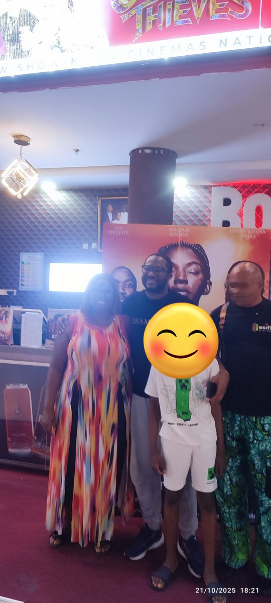 Me with my big sis in the industry and friend  <a href="/goldliliesng/">Osamede the Movie</a>  and brilliant director <a href="/JamesOmokwe/">James Kalu Omokwe</a> . Please go and see Osamede  the movie. I loved the fact that it was mostly in Edo language.