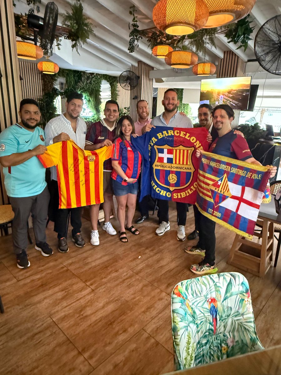 PenyaSantiago's tweet image. Queremos agradecer el cálido recibimiento que la @PBCSibilio hizo a nuestro tesorero @FuchoFer que se encuentra en Santo Domingo y pudo asistir a ver el partido #Barcelona #Olympiakos en su Penya. 
Muchas gracias!

🔵🔴 #FemBarçaFemPenya #ForçaBarça

CC @FCBPenyes @ConfePenyesFCB