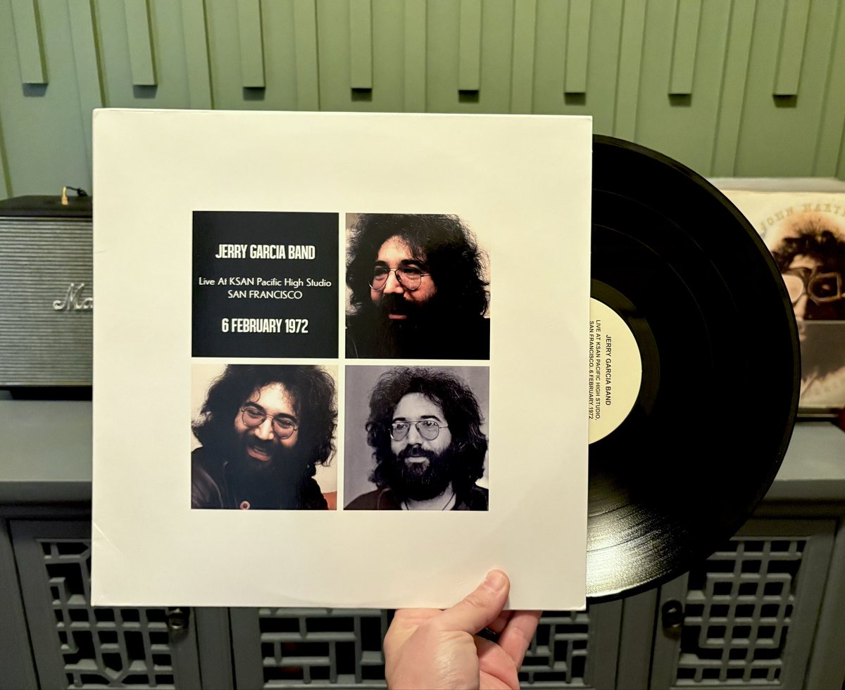 Jaypotta's tweet photo. 🔥🔥🔥🔥Mail Call🔥🔥🔥🔥
I cannot recommend this bootleg highly enough. Jerry/Merl/Kahn/Kreutzmann in the fucking POCKET. This was pre-JGB, pre-Legion of Mary. It’s jam-heavy and my god it’s glorious. https://t.co/gEXxQRsERA