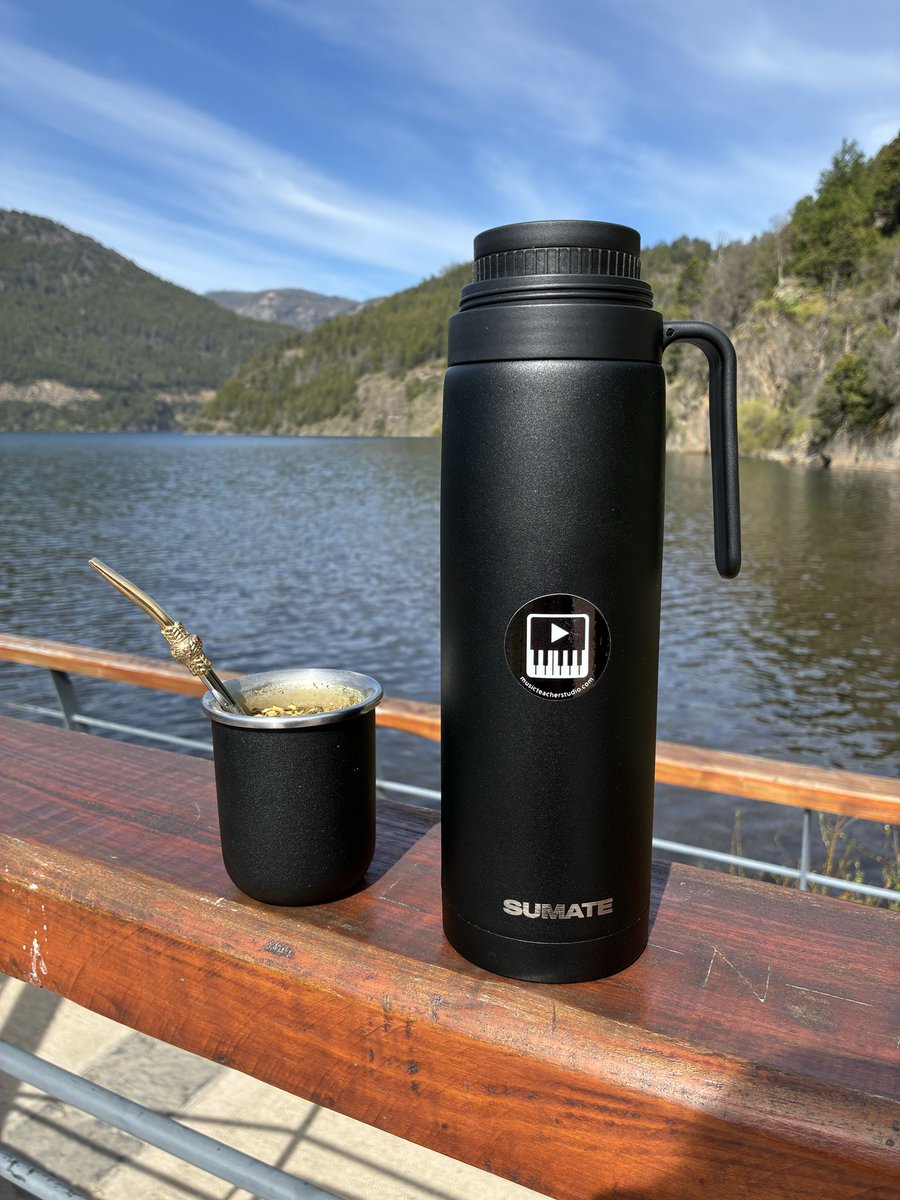 Building also means taking a break once in a while. Enough! Back to business! 💪🎹 #buildinpublic #solopreneur