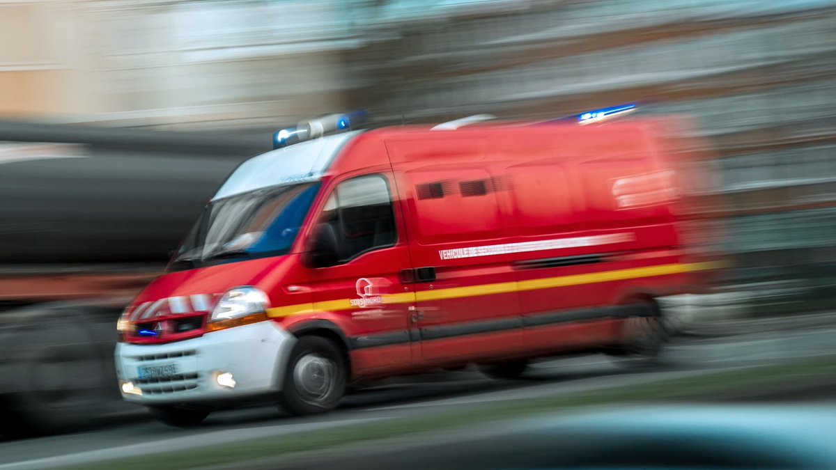 BFMTV's tweet photo. Un septuagénaire se suicide pendant l'intervention d'un huissier chargé de l'expulser de son logement à Fécamp
https://t.co/h1n5BruGxl https://t.co/hdJ2I2ysN7