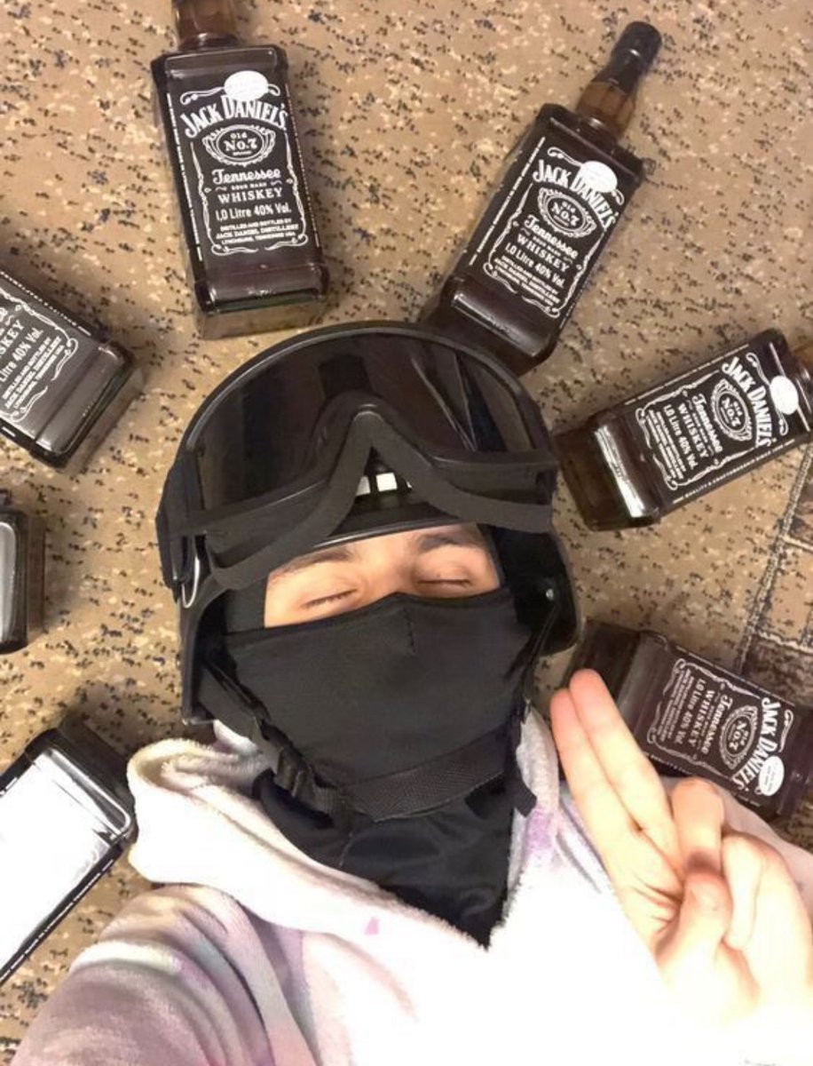 insane poses (@insaneposes) on Twitter photo 