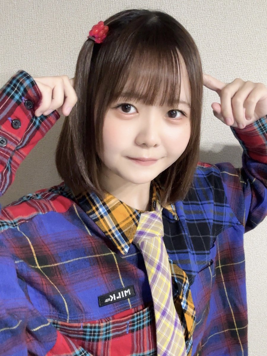 おはー🧡 フォロワー400人ありがとう！最近SNS特にがんばってて、みんなのツイートもよく見てるんだよ〜 これからも仲良くしてね( o̴̶̷᷄_o̴̶̷̥᷅ )！

あと！今日20時に新アー写出るよ💘💘