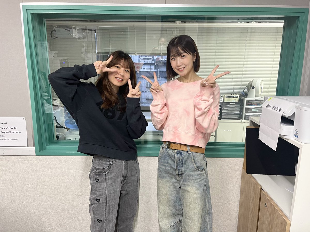 【 📻10/22(水) S-Wave 】
🕘7:00~
MorningWave水曜日
OrangeLeafが担当します！

7:45頃からの「あなたはどっち？」のコーナーでは
【困るのはどっち？コンビニが全て無くなるorネット通販が使えなくなる】
についてお話しします♪

番組へのメッセージ、#MorningWave水曜日　でポストお願いします！