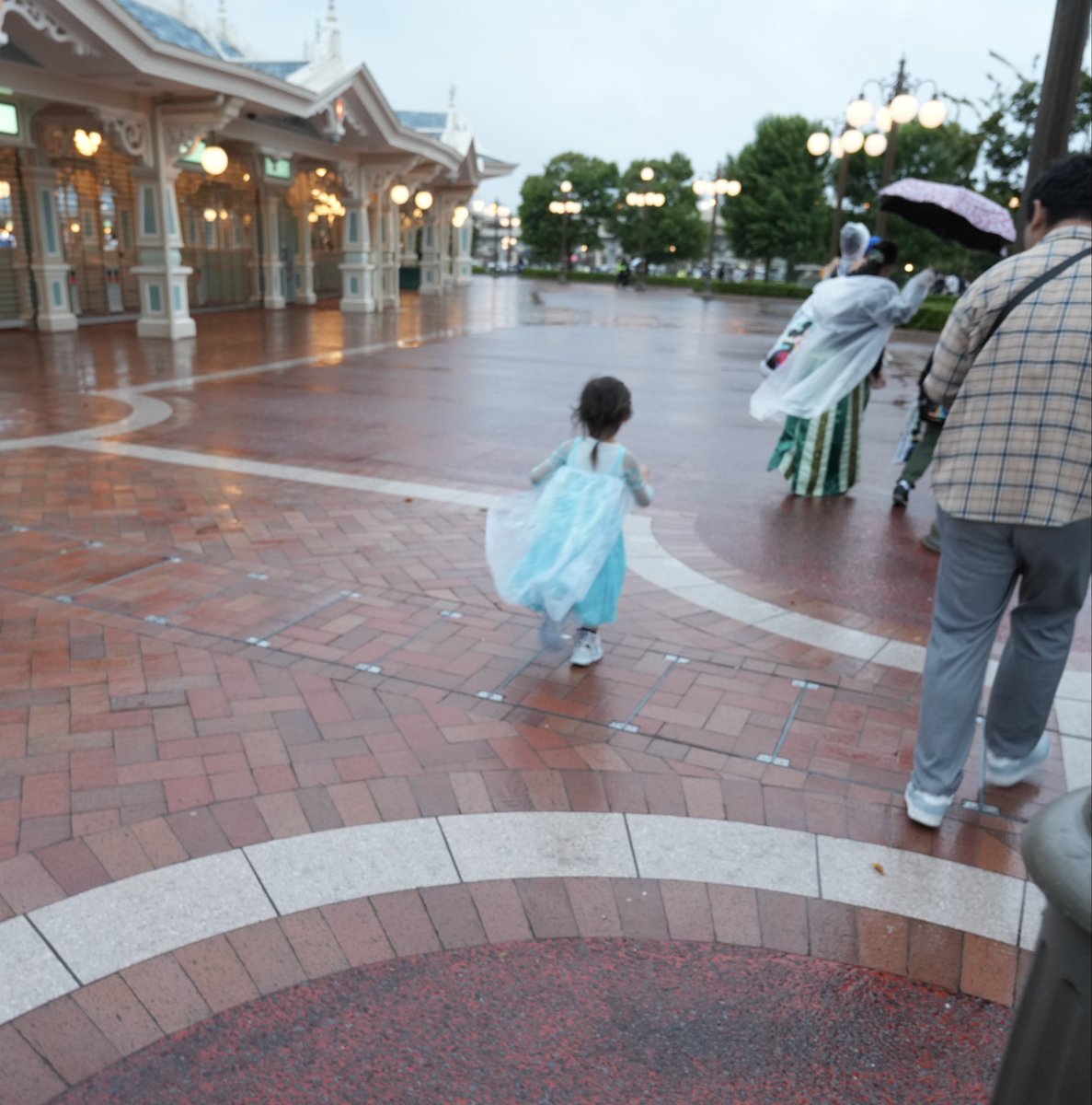 うちの姫は寒くても上着を着ない。

#ディズニープリンセス👸
#エルサ　#ラプンツェル
#ベル　#シンデレラ