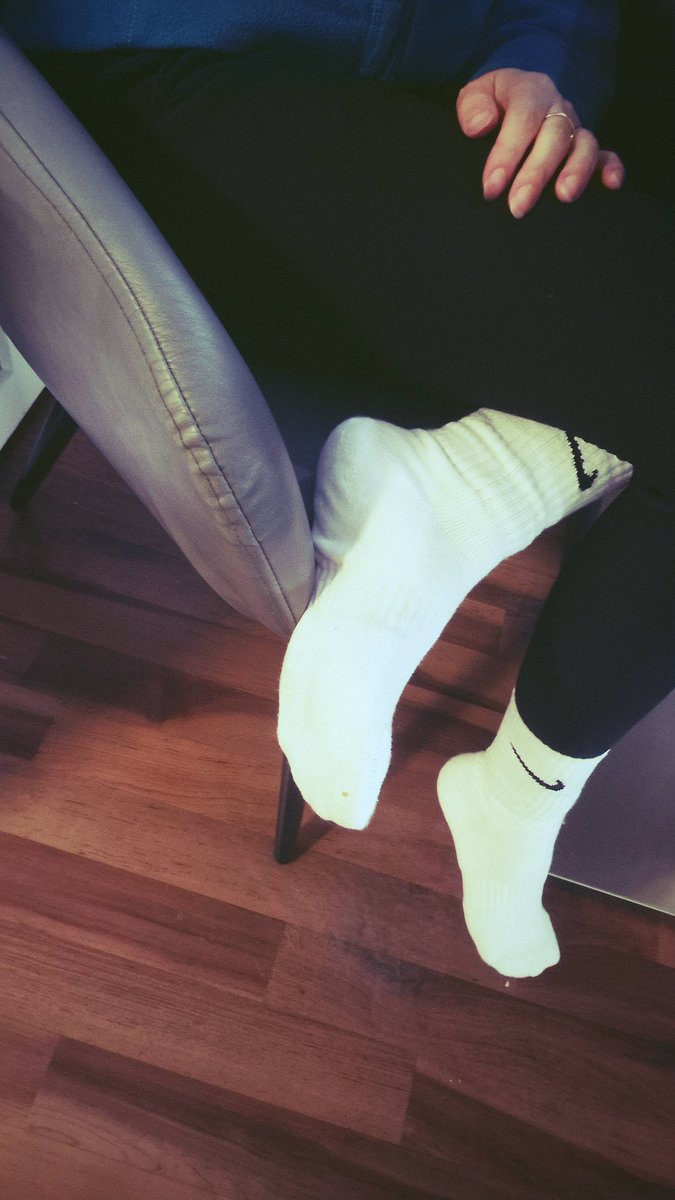 Heul leise.. lass was rüber wachsen!!!! #socken #sockensklave #sockenfetisch