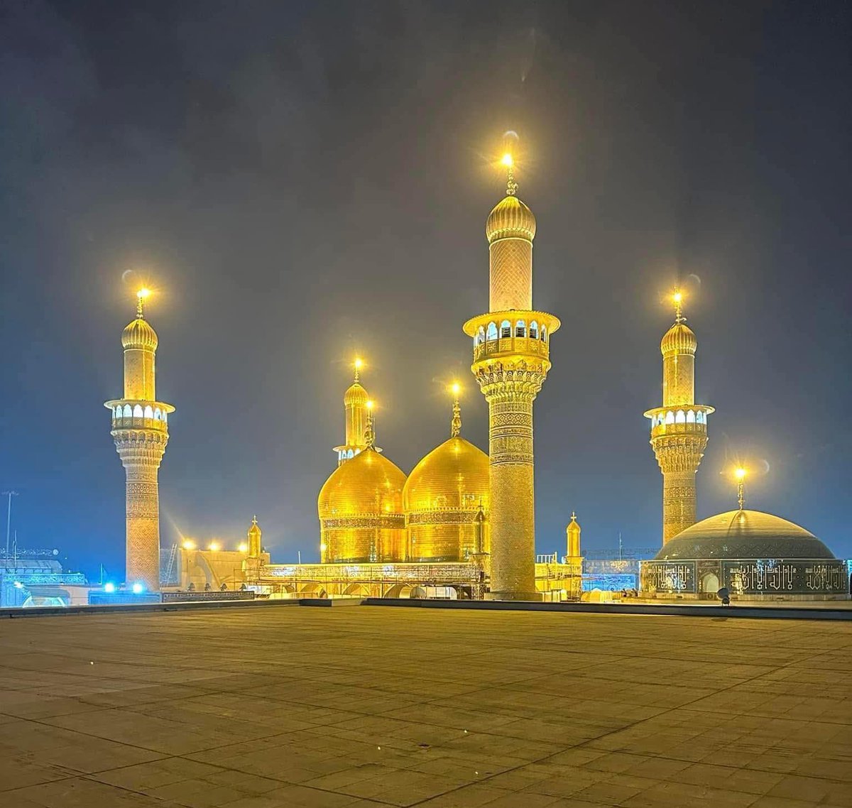 ما خاب من يرجو جوادََا
 فكيف يخيبُ من يرجو جوادين.