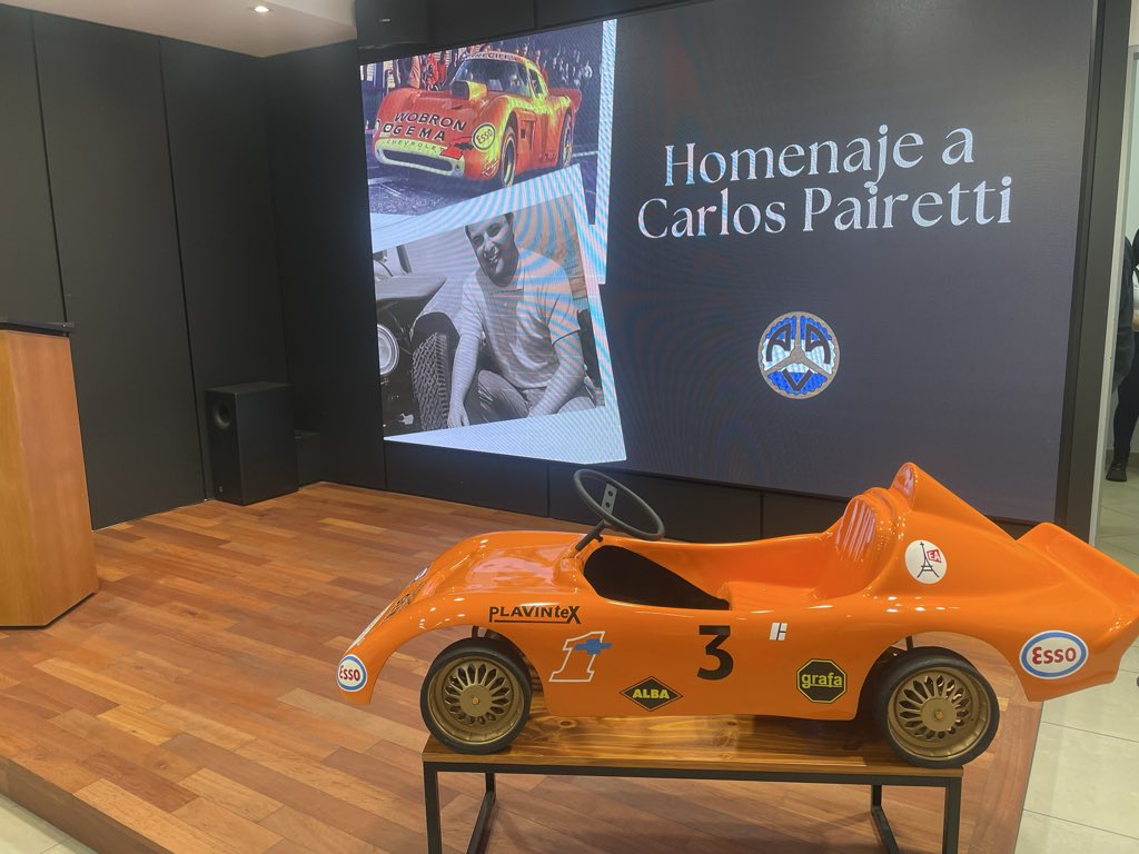 Homenaje de la <a href="/AAvolantes/">AAV</a> a Carlos Alberto Pairetti