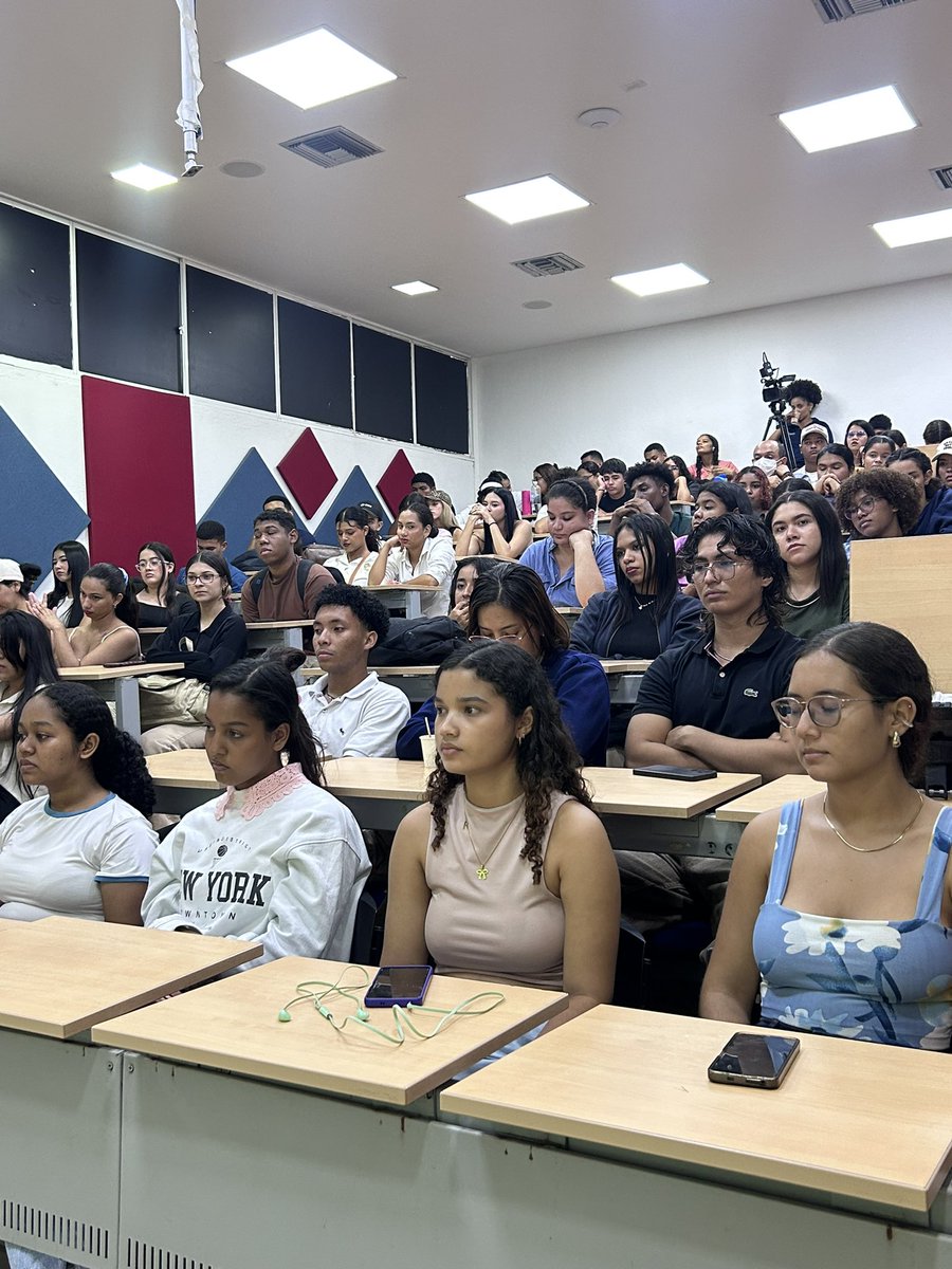 VInUnimagdalena's tweet photo. Se llevó a cabo la 1.ª sesión de la Cátedra de la ACCE, con la Dra. Julieth Lizcano, Académica Joven de la Academia Colombiana de Ciencias Económicas.
.
Conversamos sobre la importancia de la economía sostenible en el territorio.
#ACCE #Unimagdalena #Sostenibilidad #Economía https://t.co/QgQ1BaSicP