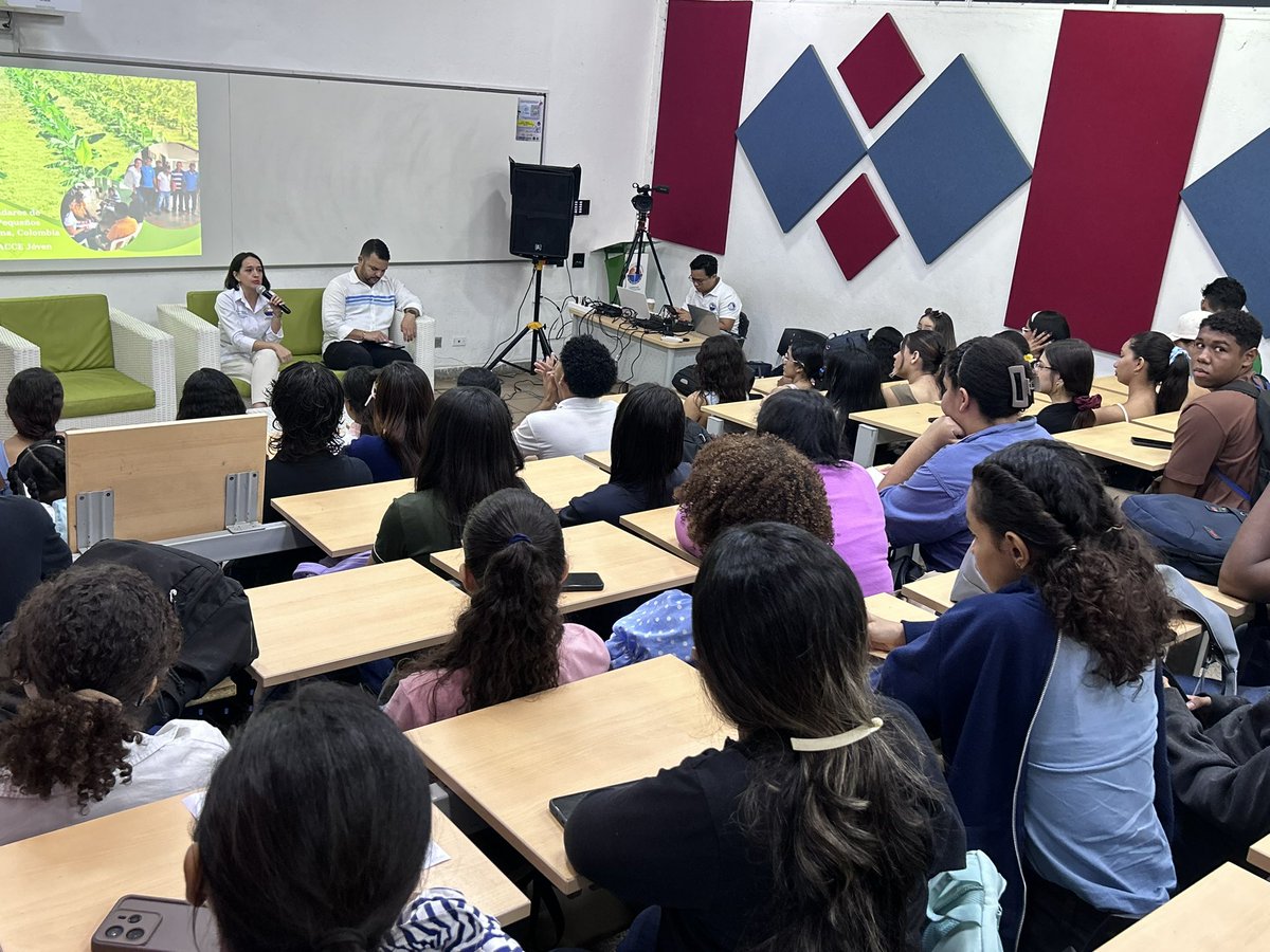 VInUnimagdalena's tweet photo. Se llevó a cabo la 1.ª sesión de la Cátedra de la ACCE, con la Dra. Julieth Lizcano, Académica Joven de la Academia Colombiana de Ciencias Económicas.
.
Conversamos sobre la importancia de la economía sostenible en el territorio.
#ACCE #Unimagdalena #Sostenibilidad #Economía https://t.co/QgQ1BaSicP