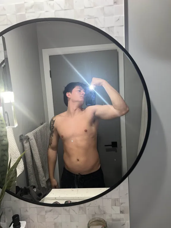 AlphaStarDom's tweet photo. Even the mirror fogged up, can’t handle this heat
 
@topalphamales @findomfan420 @MASTER_UPDATES @CashMastersRT @PromoJacked
#DominantVibes #HotAsHell #AlphaControl #FindomAddict https://t.co/hbWfSKOHsJ