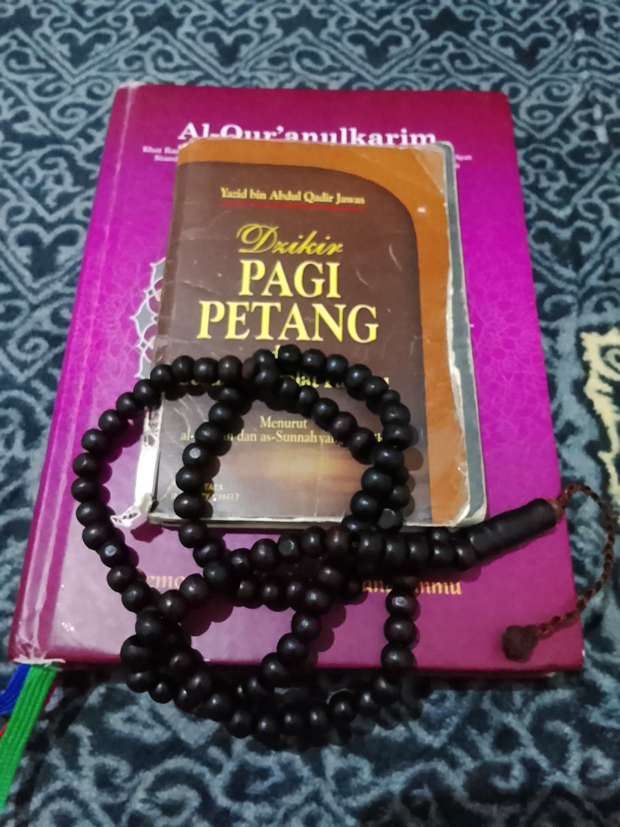 moc4B3nt0's tweet image. “Ingatlah, hanya dengan mengingat Allah hati menjadi tenang.”
(QS. Ar-Ra’d: 28)

🌿 Membaca Al-Qur’an adalah zikir tertinggi. 
Ia menenangkan hati yang gelisah dan menentramkan jiwa yang lelah.

#SelfNote
#Weapon