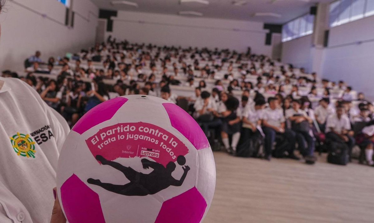 MinInterior's tweet image. #DeQuéTrataLaTrata 🟣 | Desde el @MinInterior, a través de la Subdirección de Gobierno, Gestión Territorial y Lucha contra la Trata, realizamos una jornada de sensibilización sobre la trata de personas en el colegio CASD de #Valledupar.