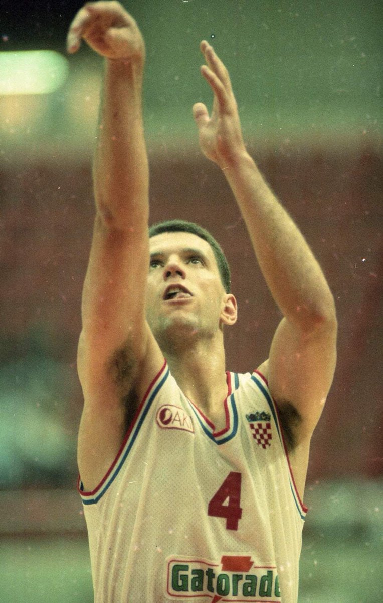 ➡️  Hoy cumpliría 6️⃣1️⃣ años DRAZEN PETROVIC. Ahí va mi pequeño homenaje con algunas de las historias que me contaron del GENIO DE SIBENIK. Abro hilo 🧵
📷 Miguel Ángel Forniés.