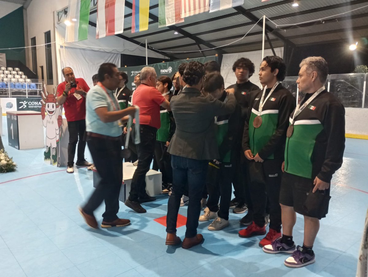 drdumm's tweet image. camarainformativa.com México se coronó en el Panamericano de Hockey en Línea
La selección femenil cerró en forma brillante su participación en el Campeonato Panamericano de Clubes y Naciones de Hockey en Línea, al vencer 5-1  Colombia en la final de la categoría senior