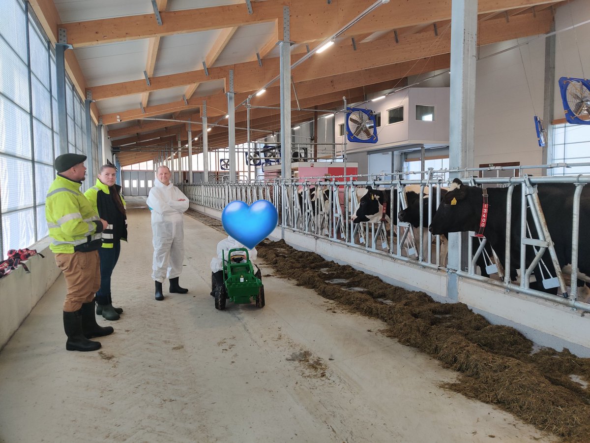 Sattupa ajankohtaiseen hetkeen vierailumme Oulun Ylikiimingissä sijaitsevalla Alapykyn tilalla. Seuraavat kaksi päivää on uutiset täyttynyt Akavan typerästä töräytyksestä. Maidon- ja lihantuotantoa tarvitaan myös Pohjois-Suomessa. Eroanko Akavalaisesta SPJL:stä <a href="/_Jonne_Rinne_/">Jonne Rinne</a>