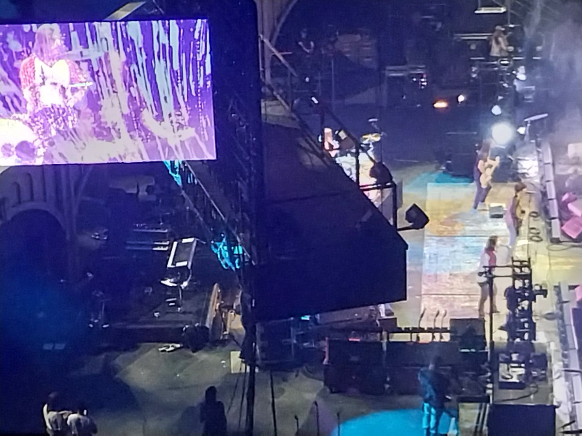 ashlyheilmann11's tweet photo. This past Friday, I enjoyed my first ever concert! Loved that I made it in before #theallamericanrejects came out. Sad I did miss @falloutboy and @JesseMcCartney. But since 2009 of the show #jonasdisney, always loved @jonasbrothers! @nickjonas @kevinjonas @joejonas always my ❤️! https://t.co/5kxU8nmlIO