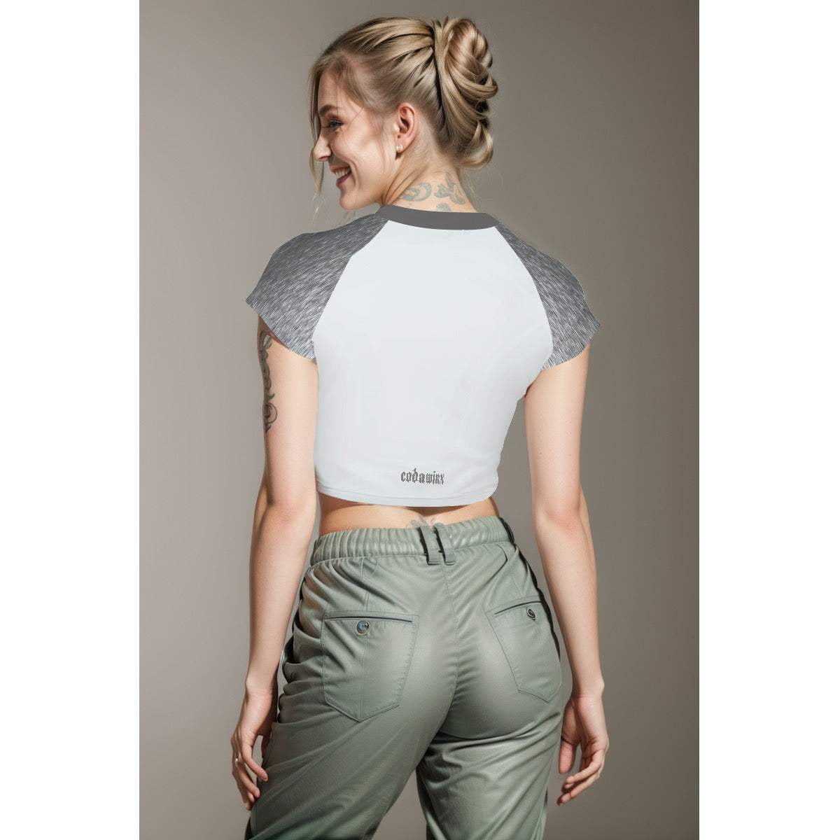 CodawinxSteph's tweet image. Set your vibes to chill mode with the Cashel Women's Raglan Cropped T-shirt for $36.95. Soft edges, sharp look, zero effort. 🖤 #CashelTee #ChillMode #EffortlessStyle codawinx.com/products/cashe…