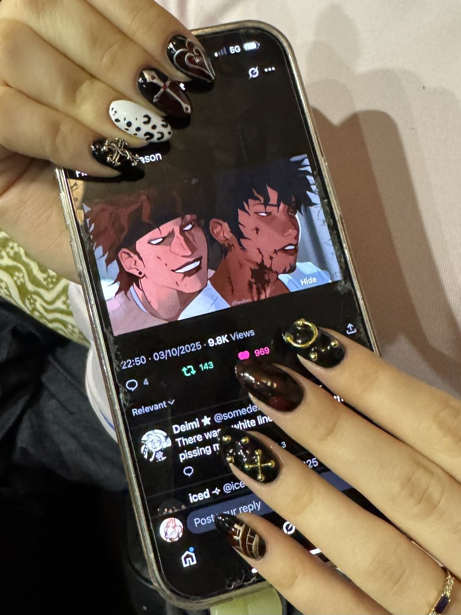 happy halloween from #kidlaw !!! art is <a href="/somedeimi/">Deimi ★</a>, nails designed by <a href="/Citromiel/">Citro</a> ❤️🖤💛🩶