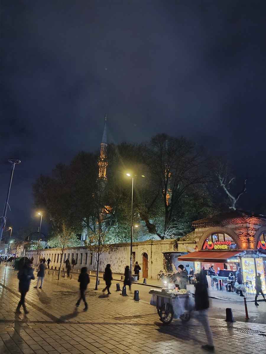 Vakitlerden bir gün Üsküdar,yine dingin yine huzur ... Büyüksün İstanbul