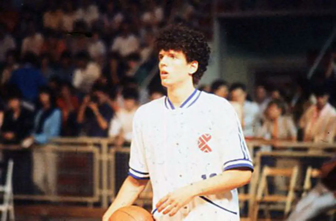 ✅ Zeljko Pavlicevic (su entrenador en Cibona): "Fue el mejor jugador europeo de toda la historia. Era un gran trabajador en la cancha, con una motivación excepcional para competir, no solo para sus estadísticas, también para ganar. En los partidos no conocía a nadie. 
📷 Forniés
