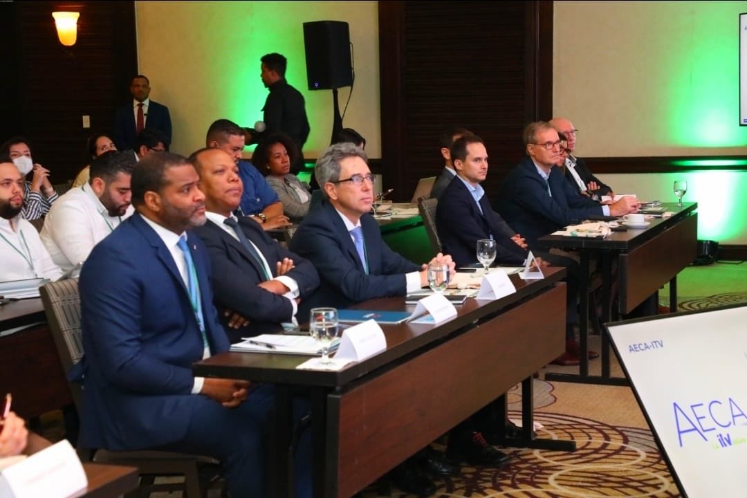 DGAPPRD's tweet image. El director ejecutivo de la DGAPP, Andrés Lugo Risk, disertó en #CITARAGLATAM2025 sobre el proyecto de Inspección Técnica Vehicular (ITV), destacando que no es un trámite mecánico, sino un compromiso con la vida. #DGAPP #APP